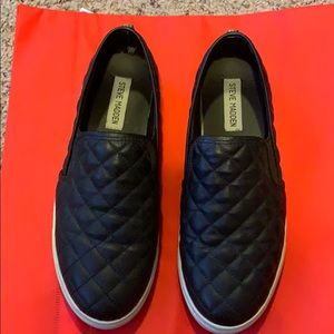 Steve madden  quilted shoes size 8